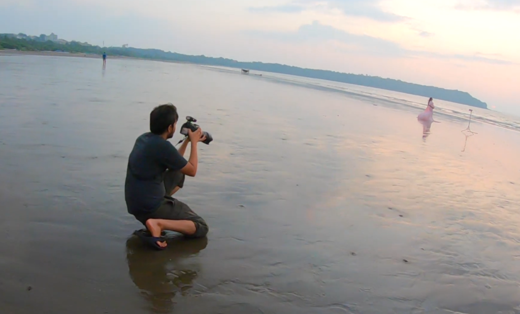 Tips for Posing at Your Beach Maternity Photoshoot