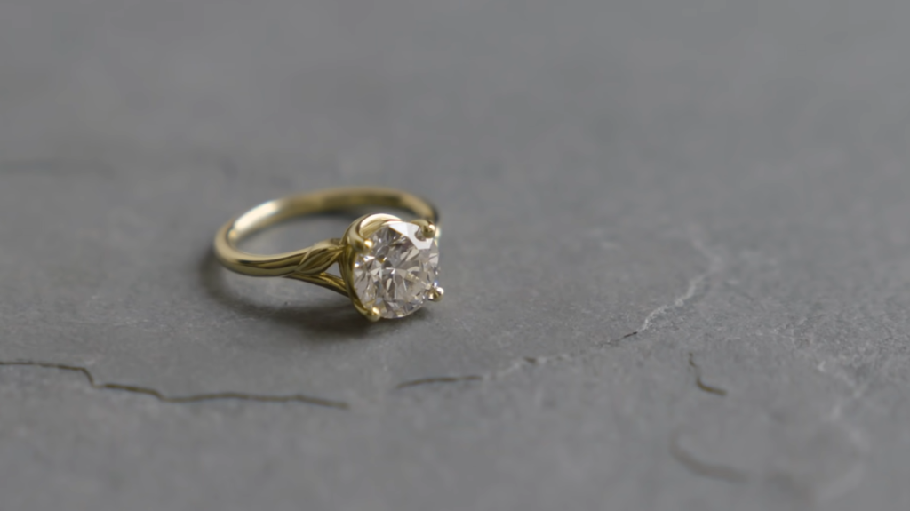 How to photograph jewelry