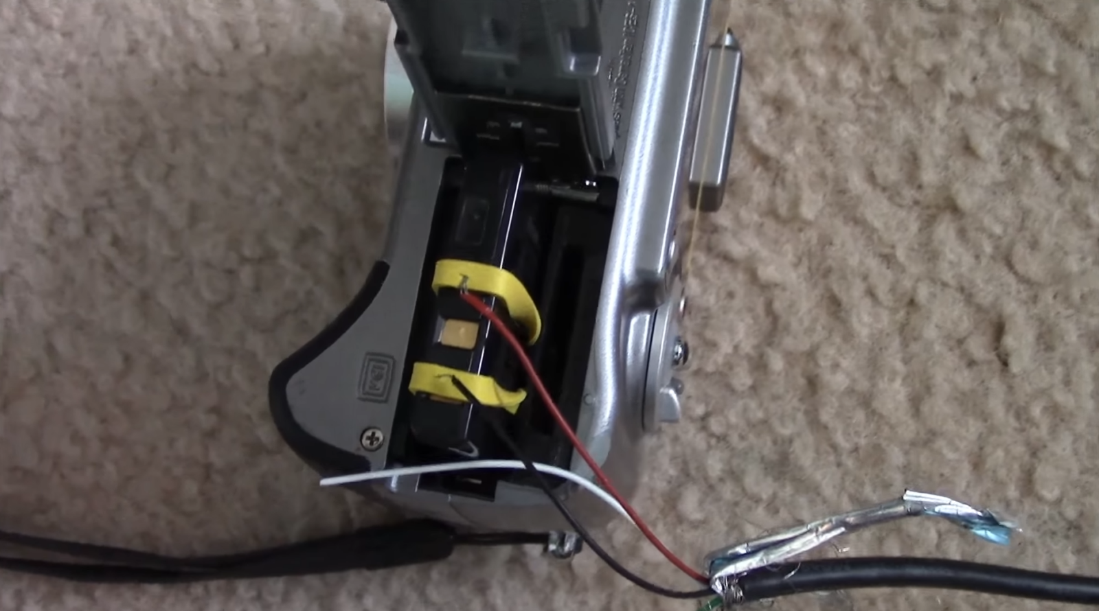 How to Charge a Nikon Coolpix Camera Without the Charger? - FotoProfy