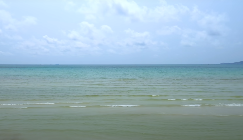 What settings should you use for beach photos?