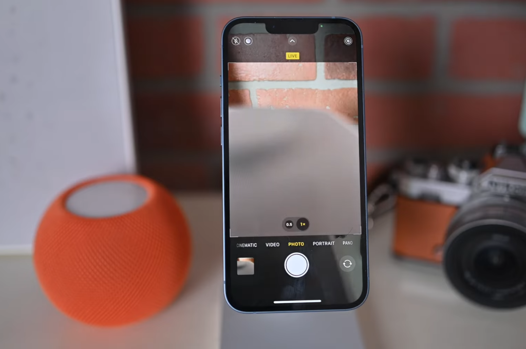 How to make different types of photos with zoom mode on an iPhone?